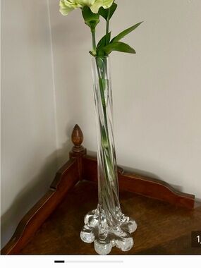 Vintage Clear Art Glass Twisted Bud Vase
Elephant Foot Base 11 1/4”